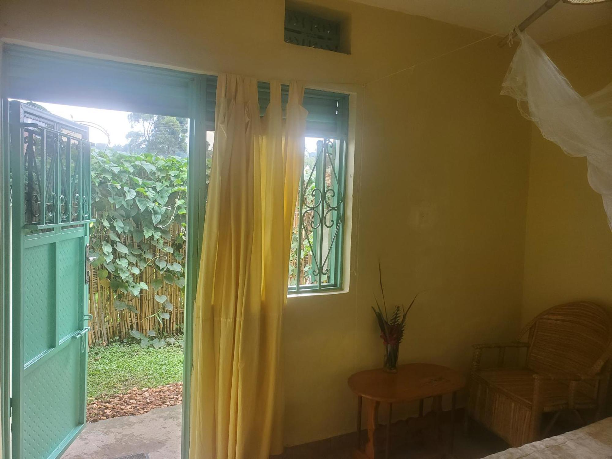 Gaia Eco Hub Bnb Fort Portal Exteriör bild