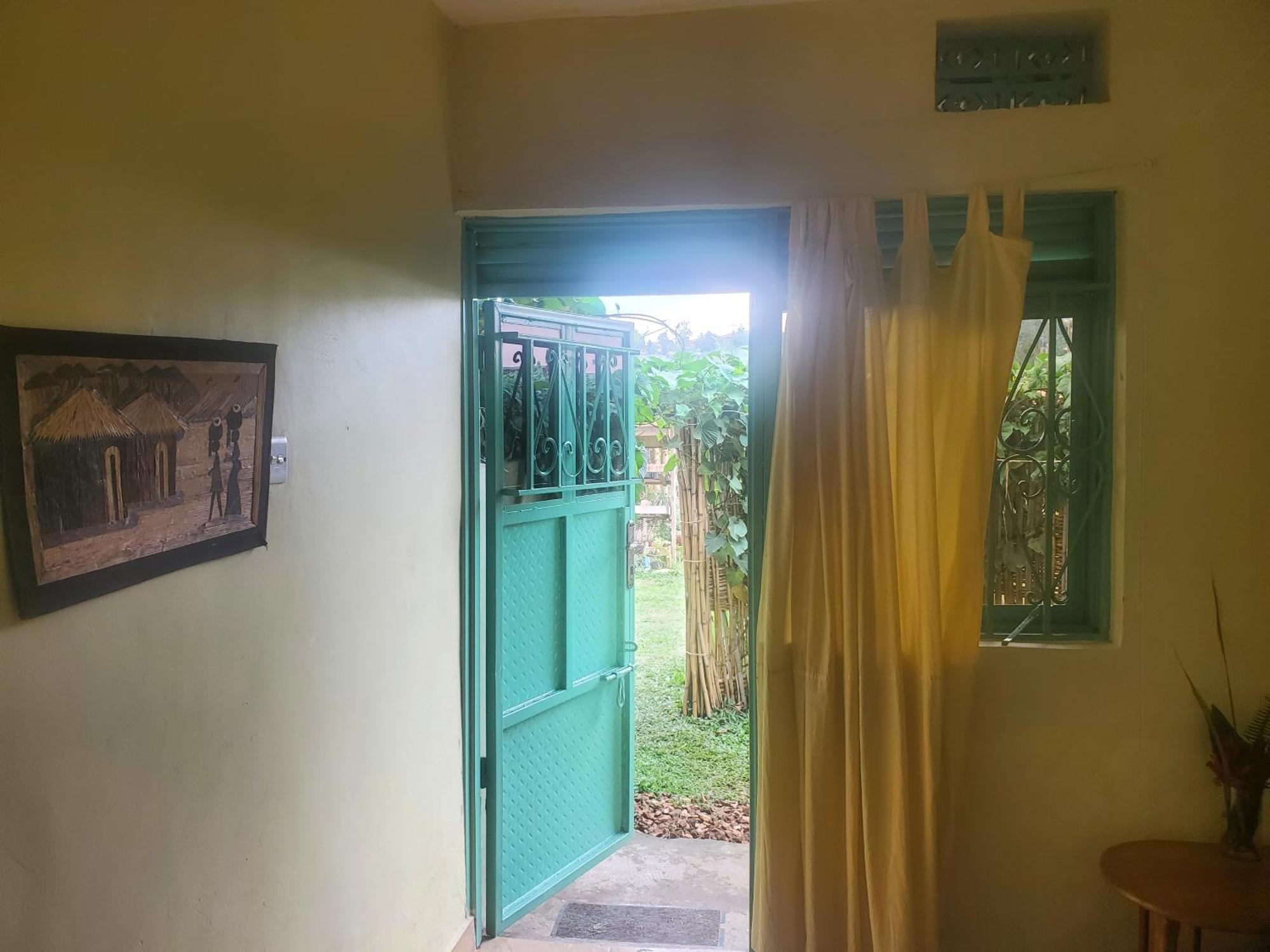 Gaia Eco Hub Bnb Fort Portal Exteriör bild
