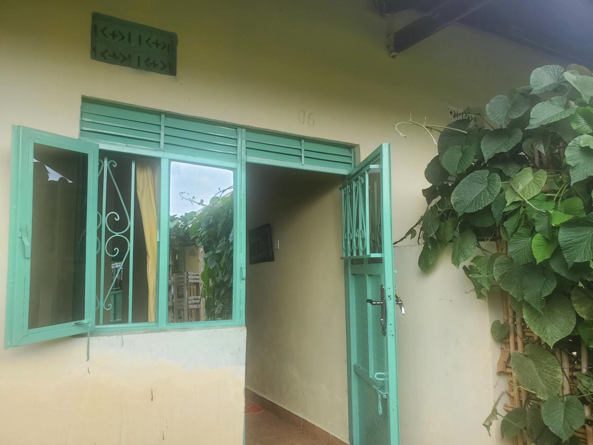 Gaia Eco Hub Bnb Fort Portal Exteriör bild